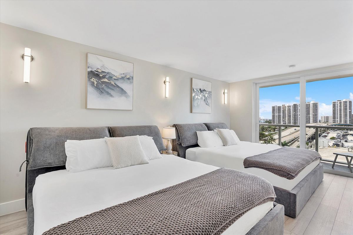 Beachfront studio at 19201 Collins Avenue, Sunny Isles Beach