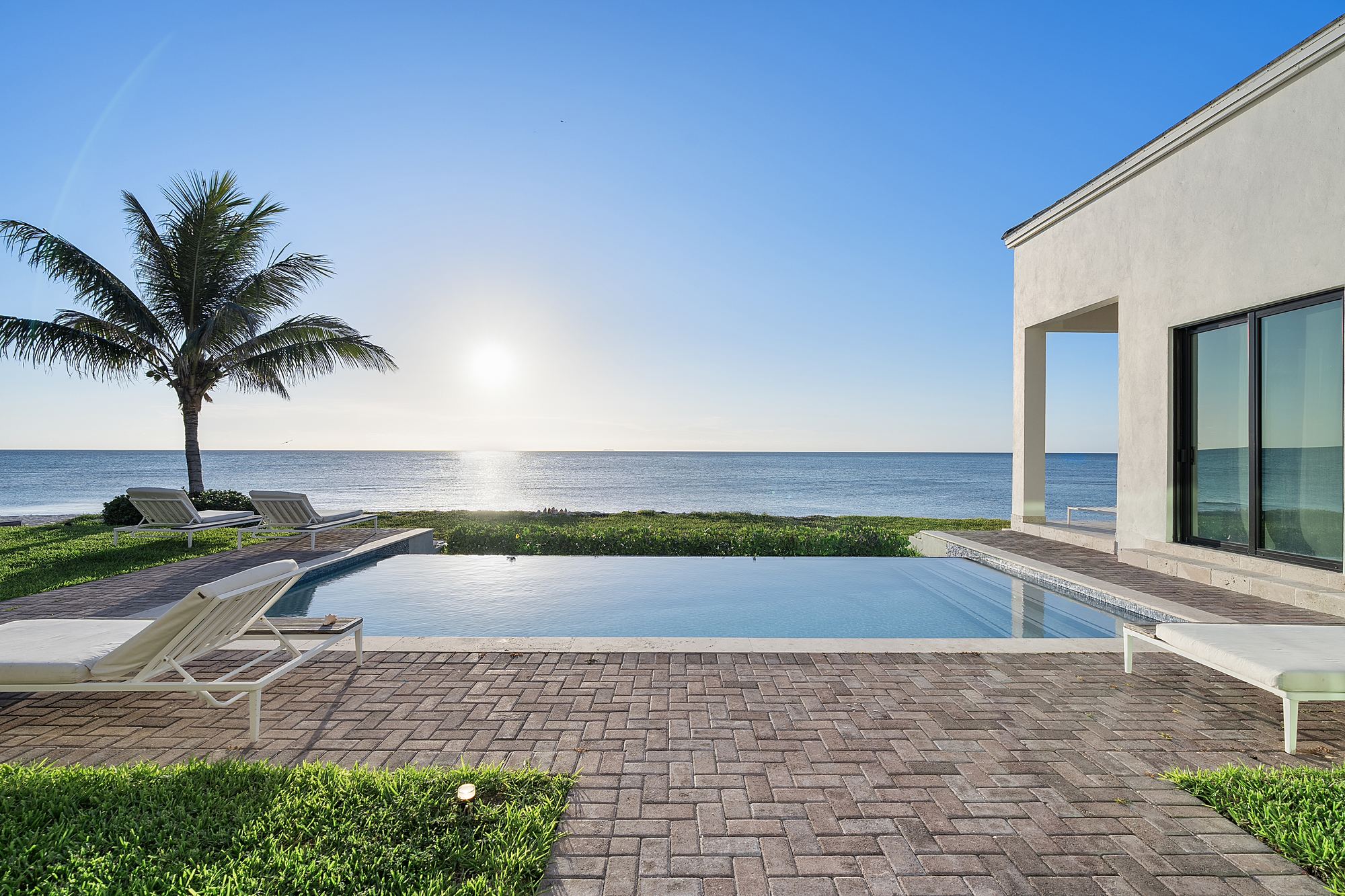 Oceanfront villa with infinity pool, Bimini